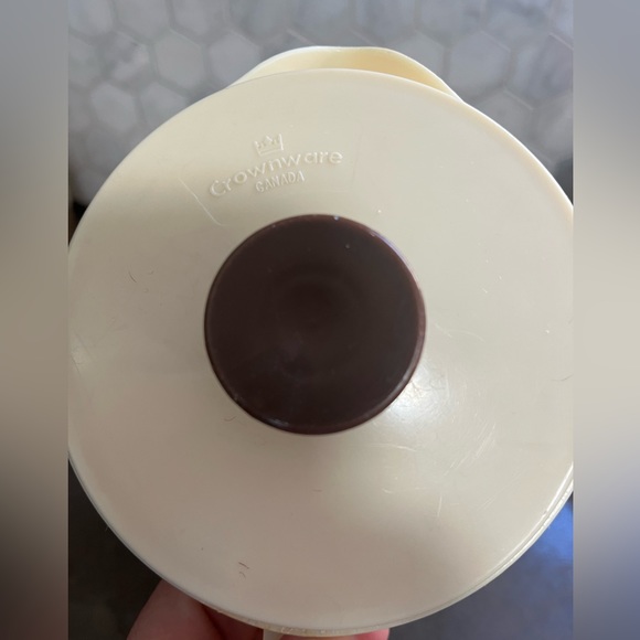 Rare 1970s-80s juice pitcher light brown plastic Crownware - Picture 4 of 4